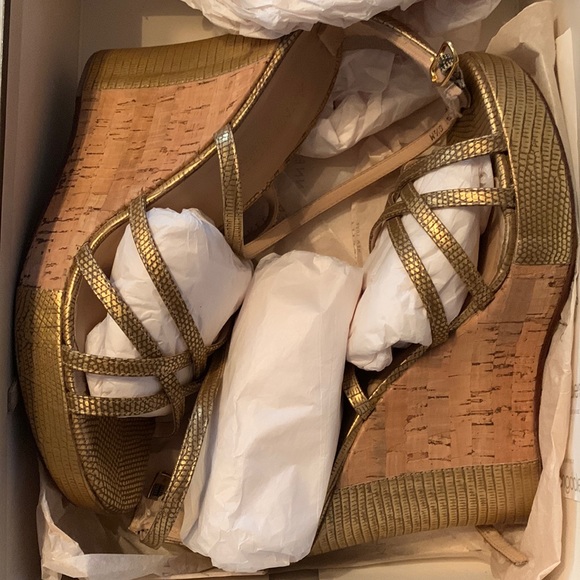 Anne Klein strait wedge sandal. Dark gold lizard print. Size 8.5 - Picture 1 of 5